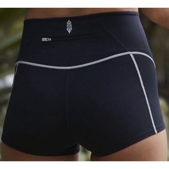 FP Movement by Free People Pants - Free People Movement Size L Youre A Peach Shorty Short Black